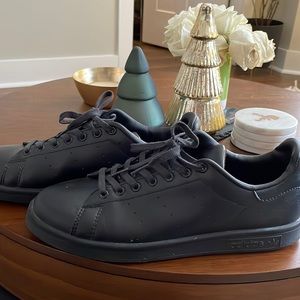 Men’s Stan Smith all black
